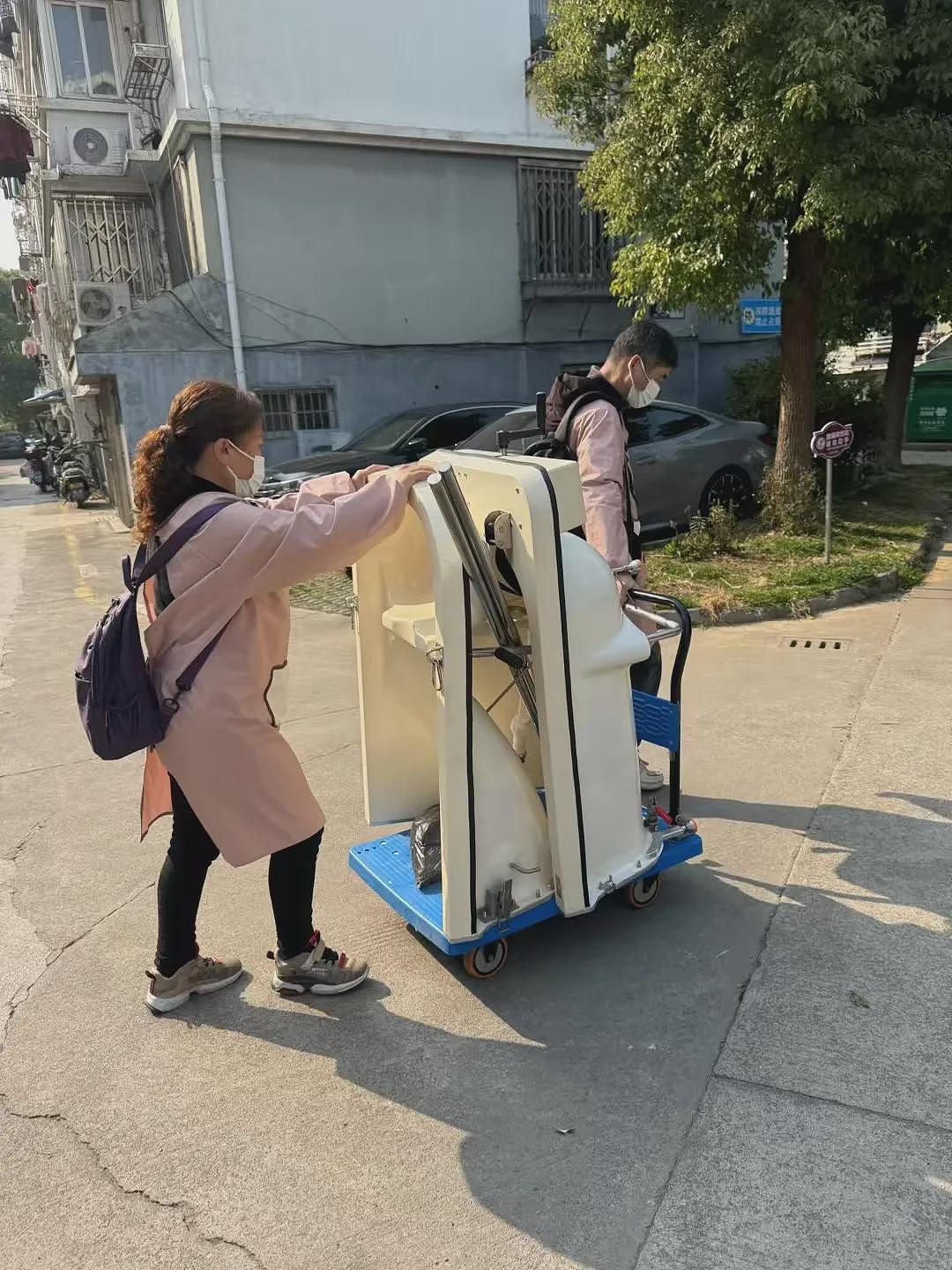职业助浴师:上门洗澡,月入五万,不丢人(组图) - 3