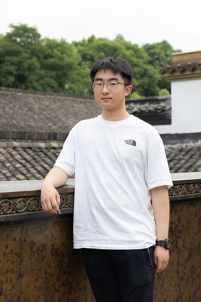 700分考北大，“迈巴赫少爷”父亲庆祝儿子生日，网友曾调侃“比你有钱还比你努力”（组图） - 7