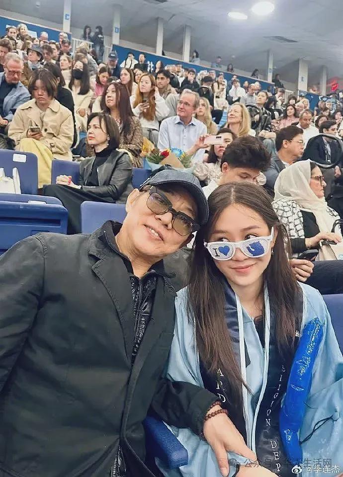 难以掩饰的喜悦，李连杰在美国高光时刻，小女儿毕业啦（组图） - 3