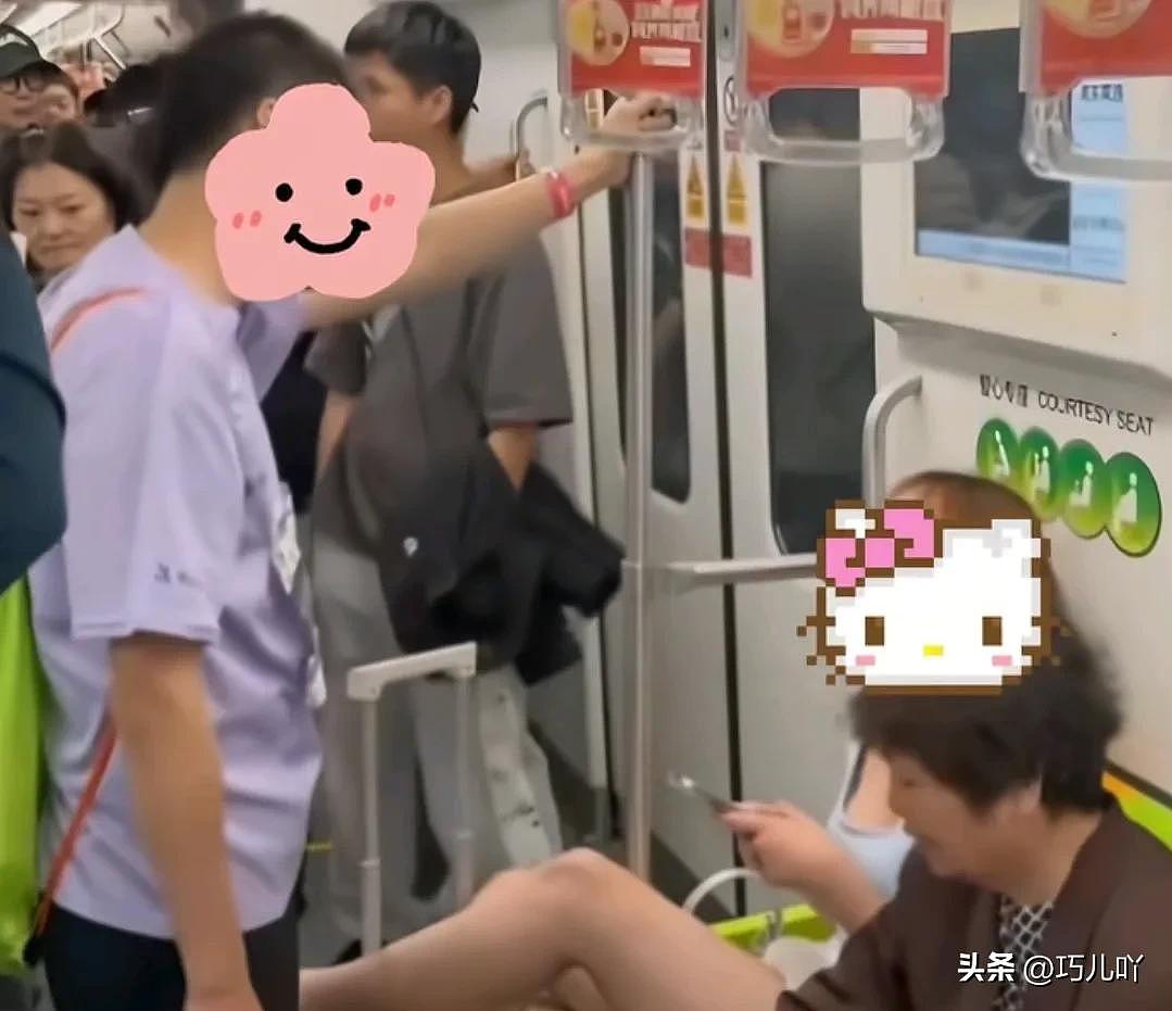 热搜第一!上海地铁男女发生争吵,女子猛踹对方裆部(视频/组图) - 5