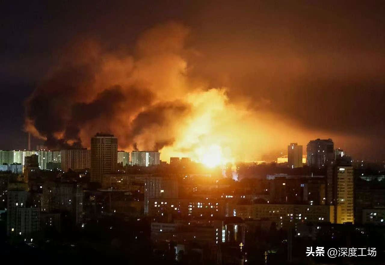 普京专机遭袭击，46架无人机自杀突袭：防空导弹拼命拦截（组图） - 6