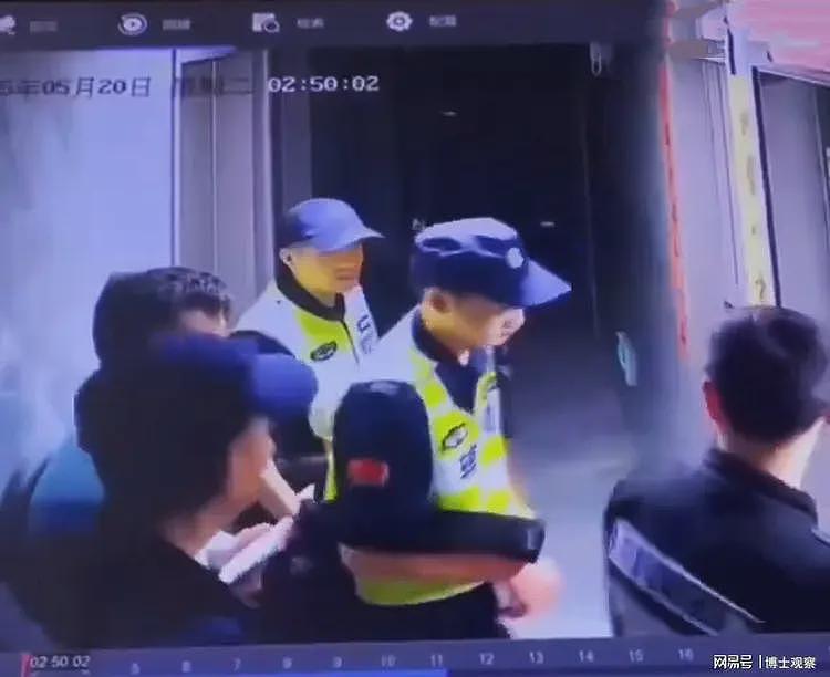 曝醉酒女被两壮男拖进宾馆，3小时后女子被抬出来，现场画面流出（视频/组图） - 5