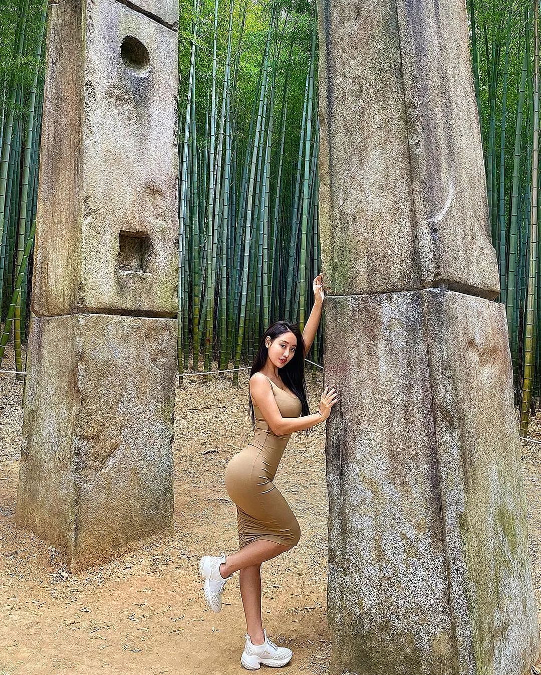 【美女】夸张!E杯“多肉女孩”因胸太大放弃游泳,网友:太顶了(组图) - 24
