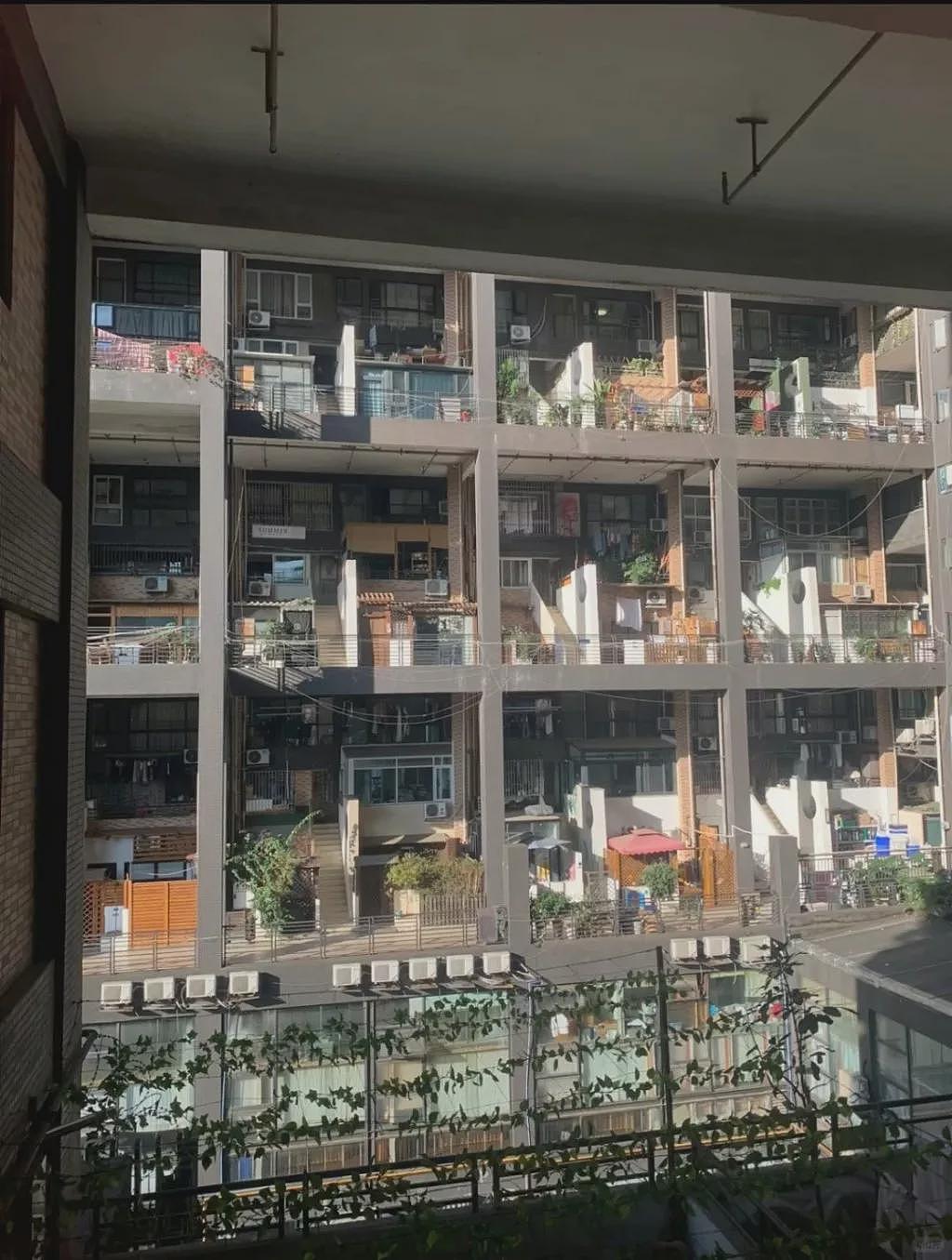 成都住宅因造型独特爆红,网友:以为是AI(组图) - 9