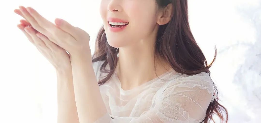 为了捞金,迪幂孟扎小花约榜一大哥开房做玩游戏(组图) - 5