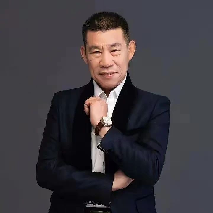 【情感】“鬼子专业户”被游客追着打爆红全网！从货车司机到成名《亮剑》，妻子是背后的功臣（组图） - 1