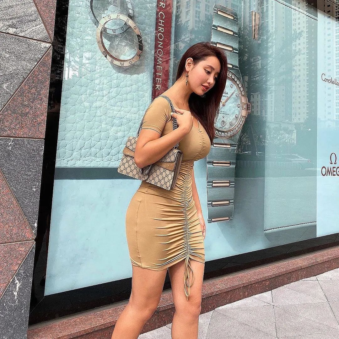 【美女】夸张!E杯“多肉女孩”因胸太大放弃游泳,网友:太顶了(组图) - 14