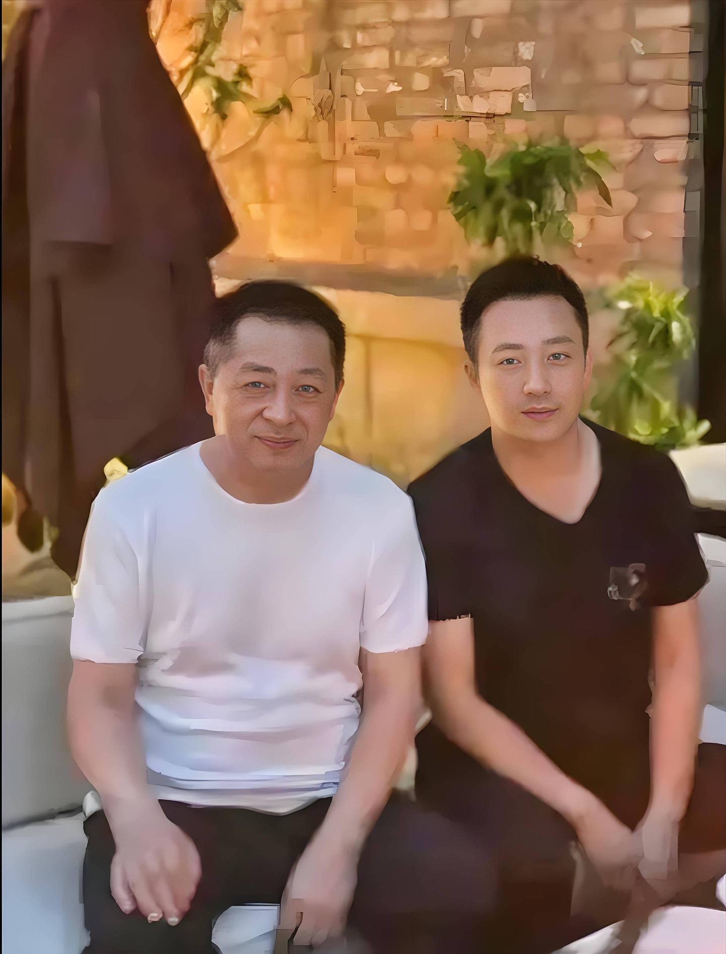 张兰:当年倒追汪小菲的父亲,奉子成婚后...(组图) - 17
