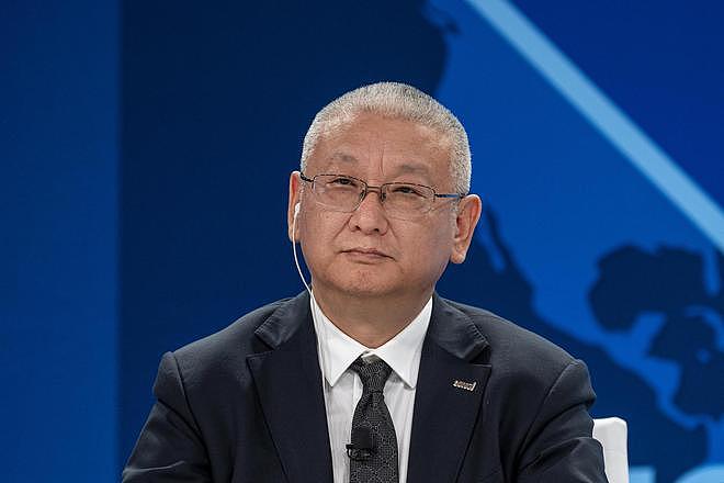 隆基绿能创始人辞任总经理，32岁女儿将进入董事会，公司去年亏86亿（组图） - 1