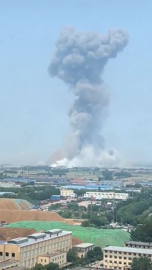 5死6失联19伤！山东化工厂爆炸，黄色浓烟直冲百米高空，周边商铺门窗被震碎，国务院安委会挂牌督办 （视频/组图） - 3