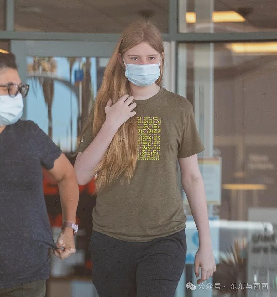 首富“女儿”拍内衣广告出道,一身反骨和老爸决裂,她说靠打工养活自己…(组图) - 13