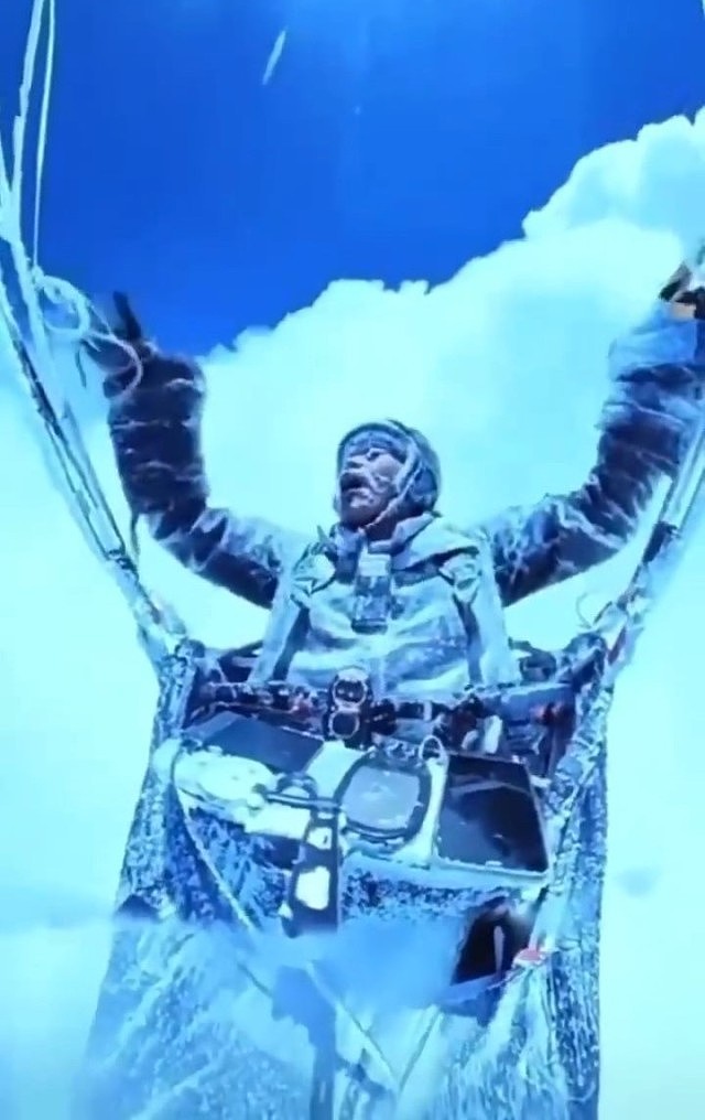 男子滑翔伞被吸至8598米高空，全身结冰，奇迹生还！当事人发声（视频/组图） - 4