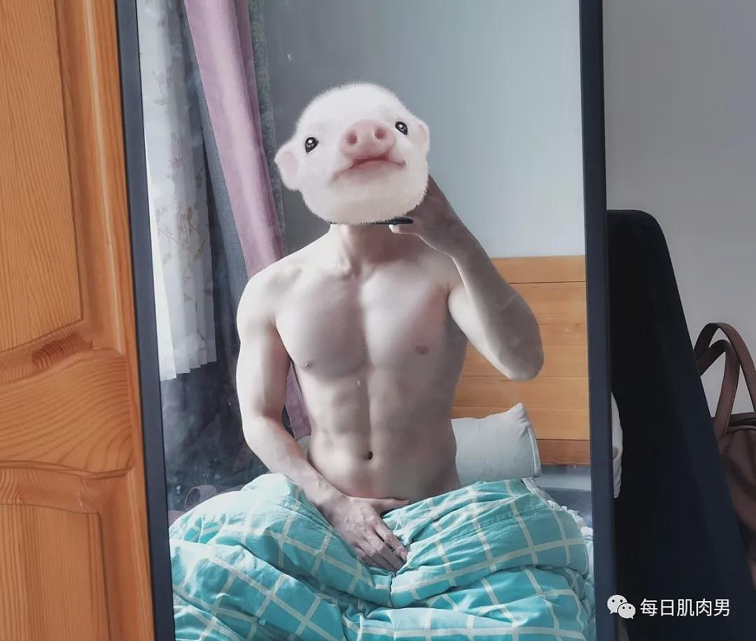 【帅哥】青岛肌肉男孩在家玩自拍，性张力拉满了（组图） - 3