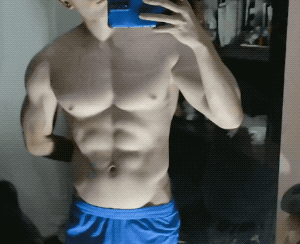 【帅哥】青岛肌肉男孩在家玩自拍，性张力拉满了（组图） - 14