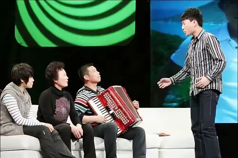 【情感】“鬼子专业户”被游客追着打爆红全网！从货车司机到成名《亮剑》，妻子是背后的功臣（组图） - 9