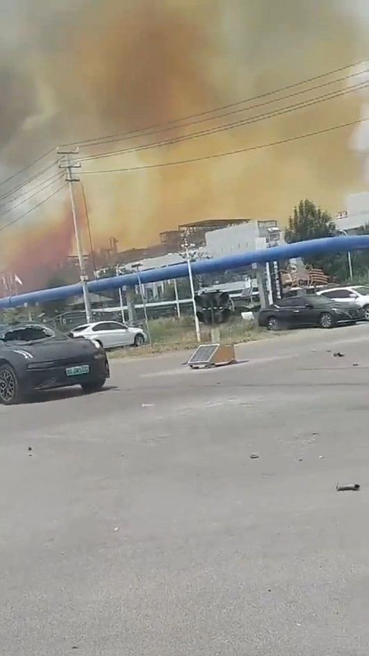 5死6失联19伤！山东化工厂爆炸，黄色浓烟直冲百米高空，周边商铺门窗被震碎，国务院安委会挂牌督办 （视频/组图） - 5