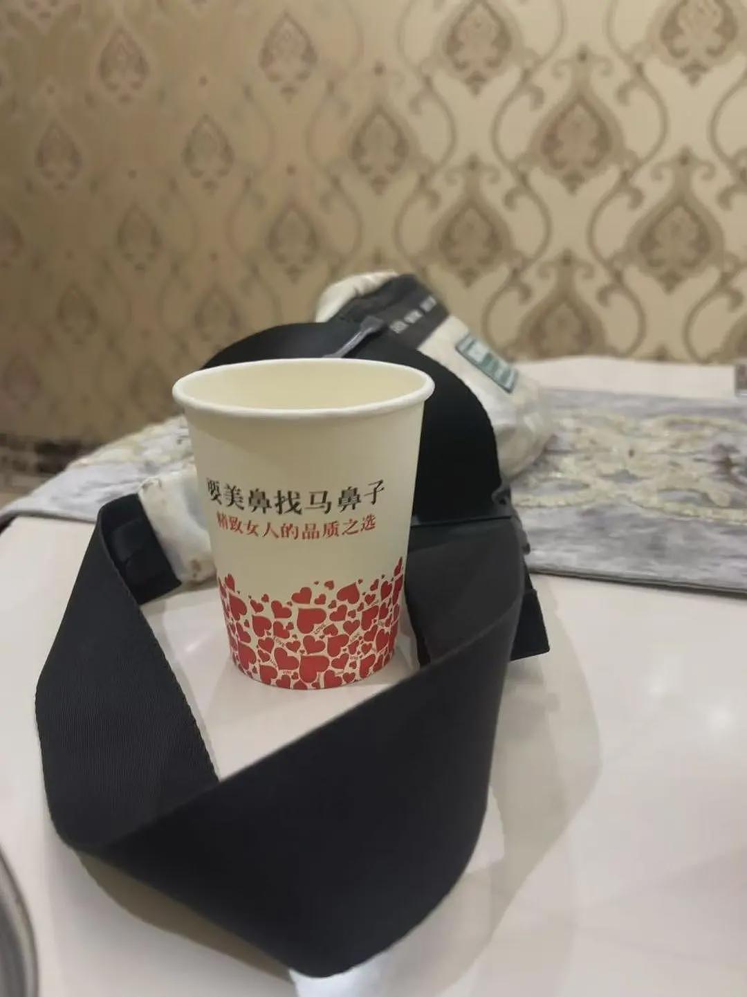 “被改变的人生”：超市女老板花11万做隆胸等12项美容手术之后（组图） - 1