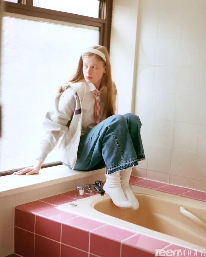 首富“女儿”拍内衣广告出道,一身反骨和老爸决裂,她说靠打工养活自己…(组图) - 16