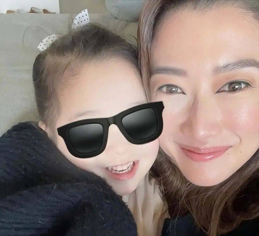 恭喜！谢霆锋妹妹怀孕多月，疑和小7岁男友已结婚（组图） - 7