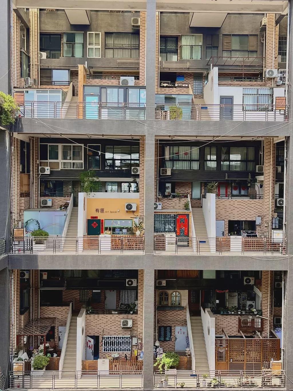 成都住宅因造型独特爆红,网友:以为是AI(组图) - 6