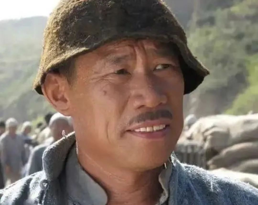 【情感】“鬼子专业户”被游客追着打爆红全网！从货车司机到成名《亮剑》，妻子是背后的功臣（组图） - 13