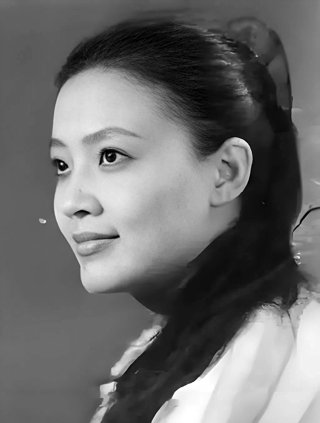 张兰:当年倒追汪小菲的父亲,奉子成婚后...(组图) - 10