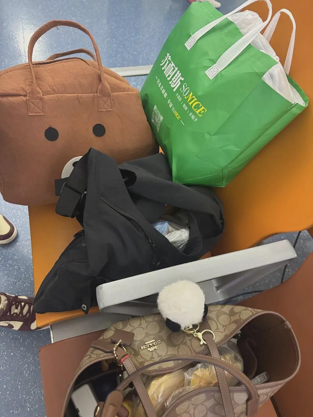女子携20寸行李箱登机被指超标,首都航空回应(组图) - 3
