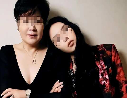 别再可怜李咏了！离世6年后医生曝光离世真相，为何选择葬身美国（组图） - 4
