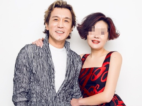 别再可怜李咏了！离世6年后医生曝光离世真相，为何选择葬身美国（组图） - 3
