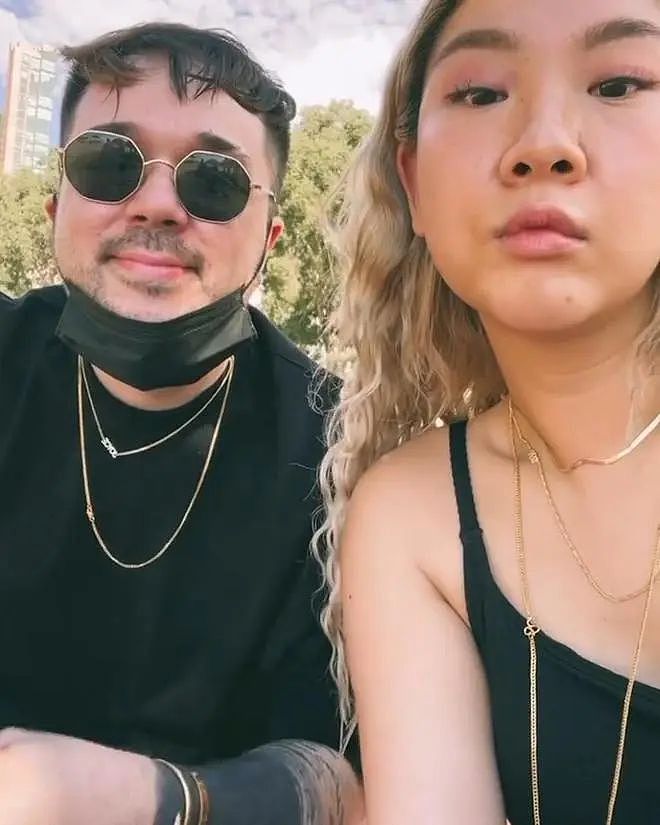 郑欣宜戴百万翡翠项链露面，整个人瘦了好多，笑容灿烂心情好（组图） - 3