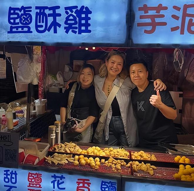 郑欣宜戴百万翡翠项链露面，整个人瘦了好多，笑容灿烂心情好（组图） - 1