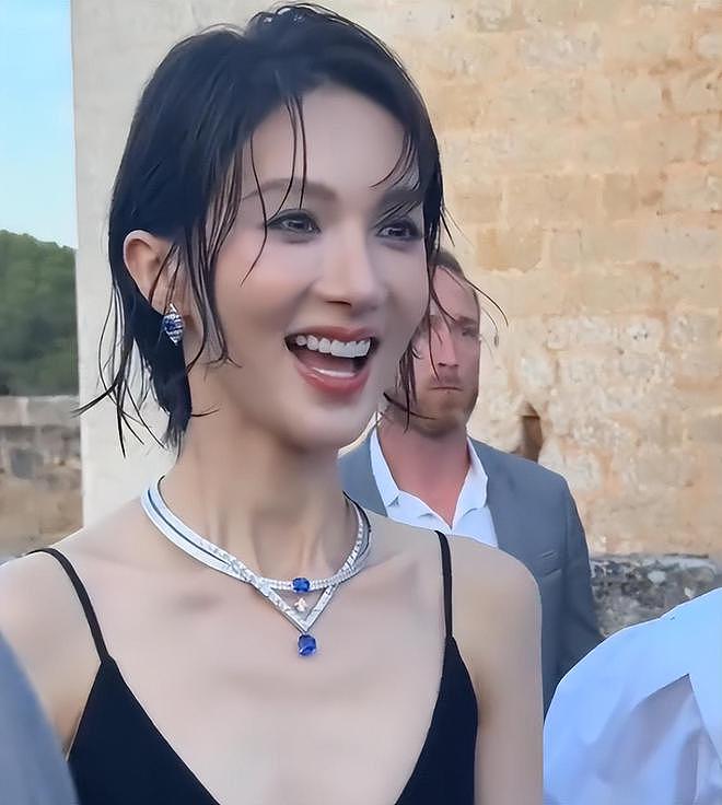 金晨最新生图撞脸金星，湿发造型太油腻，医美感比韩国女星还重（组图） - 1