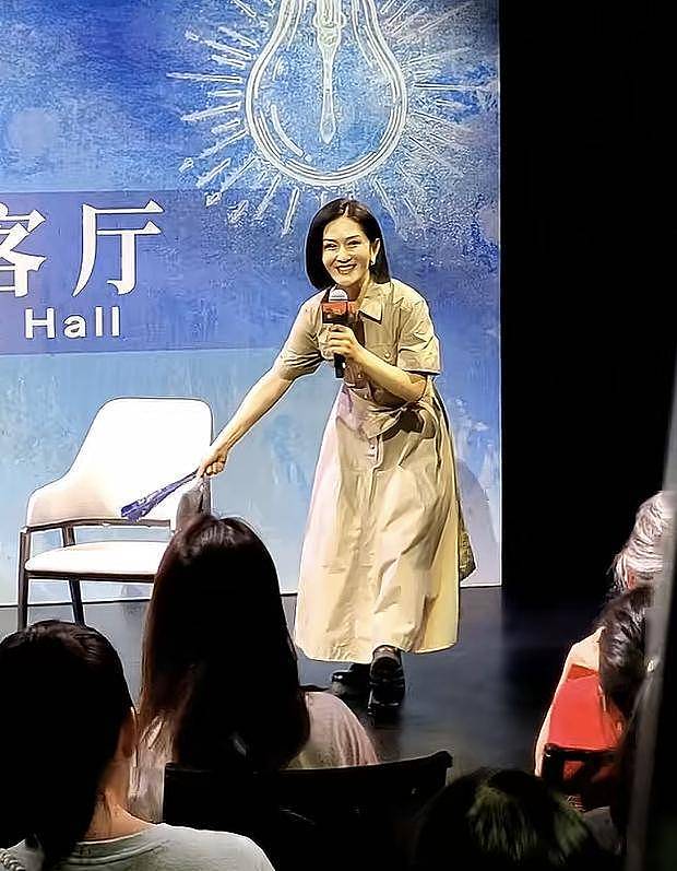 70岁林青霞在江西，穿着时尚一点不显老，与好友谢娜罕见同框（组图） - 8