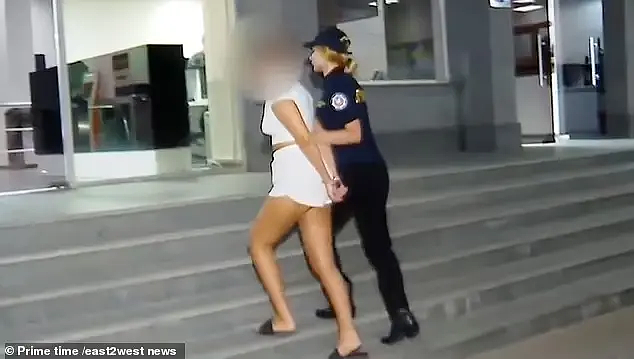 英21岁姑娘泰国度假，下机竟被查藏90斤毒品？新男友给我打包的行李...（组图） - 13