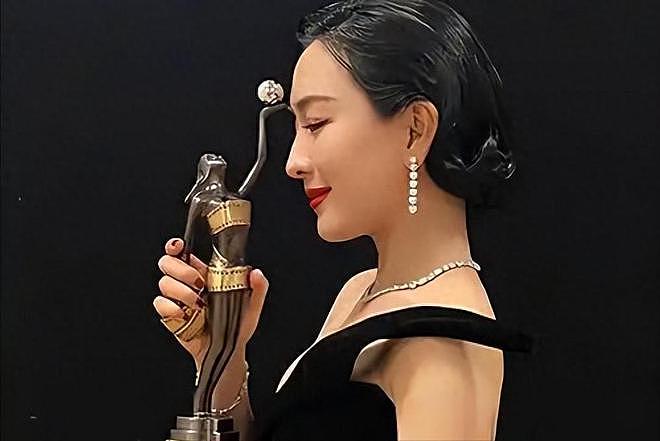 不下桌总有机会开席!44岁丑闻缠身的马苏,这次终于要“翻身(组图) - 1