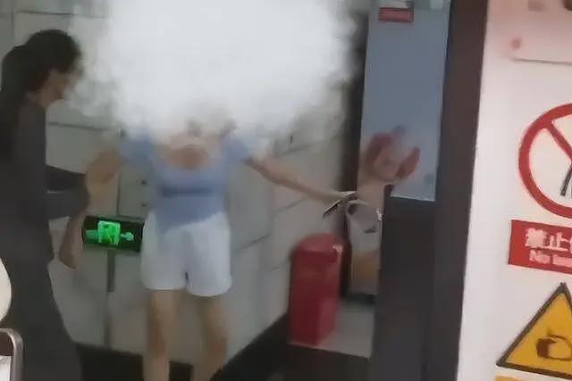上海地铁踢裆后续:处理结果公布,女子身份曝光,网友评论一边倒(视频/组图) - 10