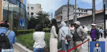金价巨震！有人砸40万元买金被“套牢”，“从赚5万到亏3万”！这地市民烈日下排队百米抢购黄金（组图） - 5