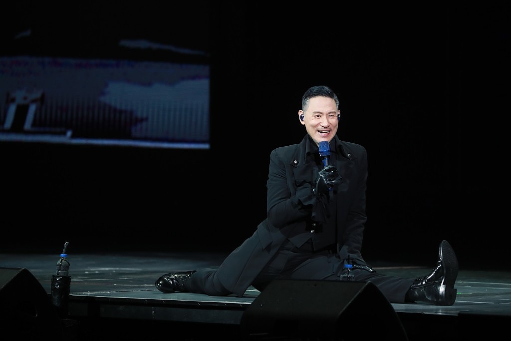 张学友东莞演唱会撞期高考遭抵制，主办方宣布延期并致歉（组图） - 1