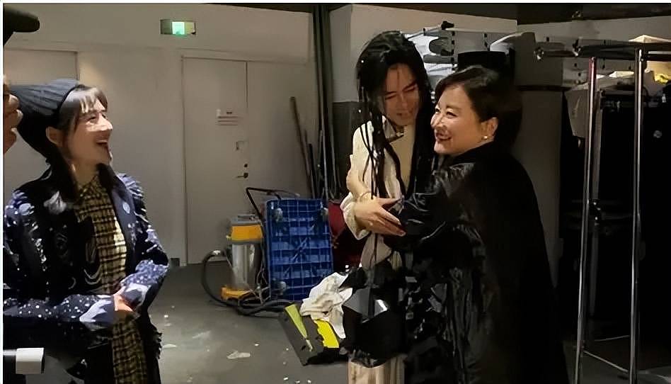 70岁林青霞在江西，穿着时尚一点不显老，与好友谢娜罕见同框（组图） - 16