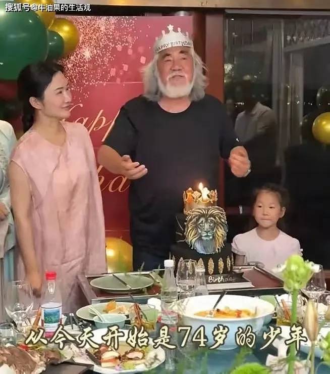 74岁张纪中当街黑脸训斥杜星霖，宠妻人设翻车，给所有人提个醒（组图） - 1