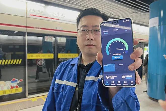 上海人手机突然变5G-A，外国游客：比我家WiFi快8倍（组图） - 2