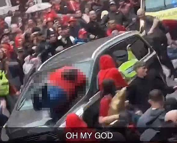 利物浦发生汽车冲撞人群事件!中国游客:当时距车仅10米,天堂一下变成地狱(组图) - 2