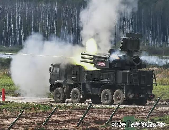 暗杀来的这么猛?普京专机前线遭46架无人机围攻,俄防空拼命开火(组图) - 8