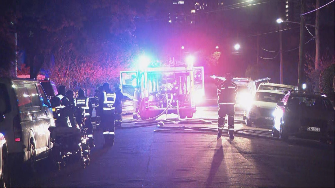 痛心！悉尼民宅深夜突发大火！一人被活活烧死！屋顶坍塌，房屋被严重烧毁！警方紧急寻找50岁可疑男子！（组图） - 3