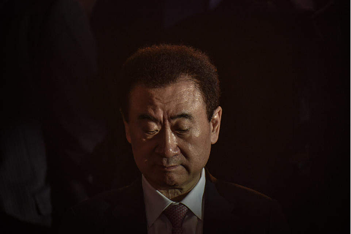 王健林3亿财产被冻结:从首富到“卖卖卖”还债,他怎么落寞成这样了?(组图) - 9
