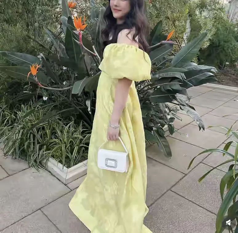 李湘带女儿跪舔王室被群嘲：暴发户的体面，装得再贵也掉价（组图） - 6