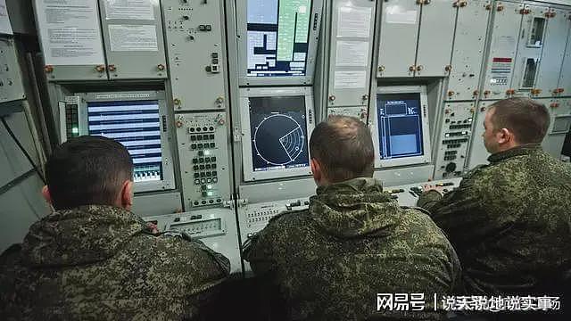 暗杀来的这么猛?普京专机前线遭46架无人机围攻,俄防空拼命开火(组图) - 3
