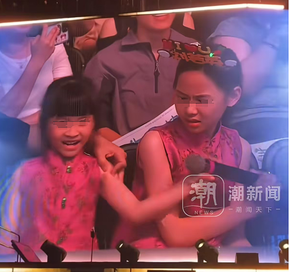 刘若英演唱会两姐妹抢歌大翻车!所有人都在笑,只有姐姐在难过地哭(视频/组图) - 5
