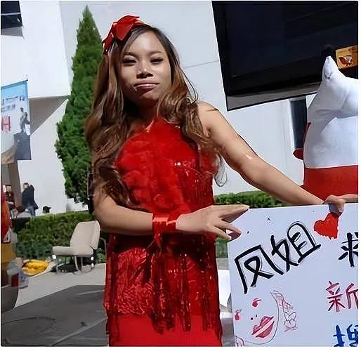 凤姐在美国大烟山被偶遇,身形落寞不承认自己是凤姐,也不理会华人(组图) - 1