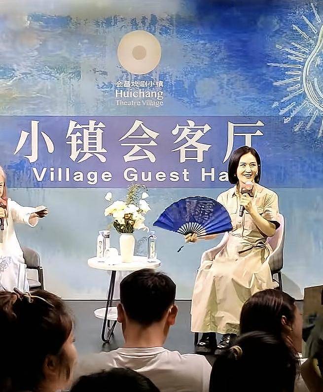70岁林青霞在江西，穿着时尚一点不显老，与好友谢娜罕见同框（组图） - 7